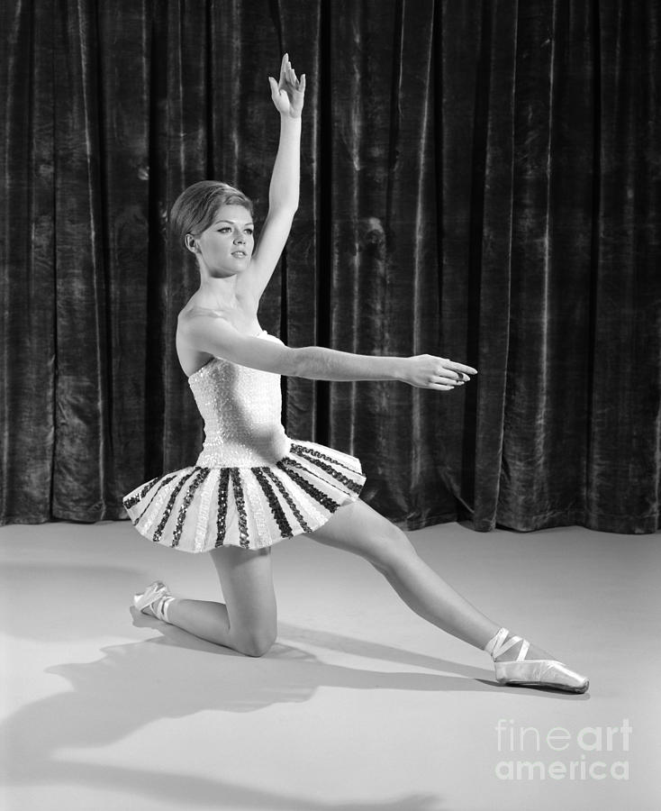Ballerina, C.1960s Photograph by H. Armstrong Roberts/ClassicStock
