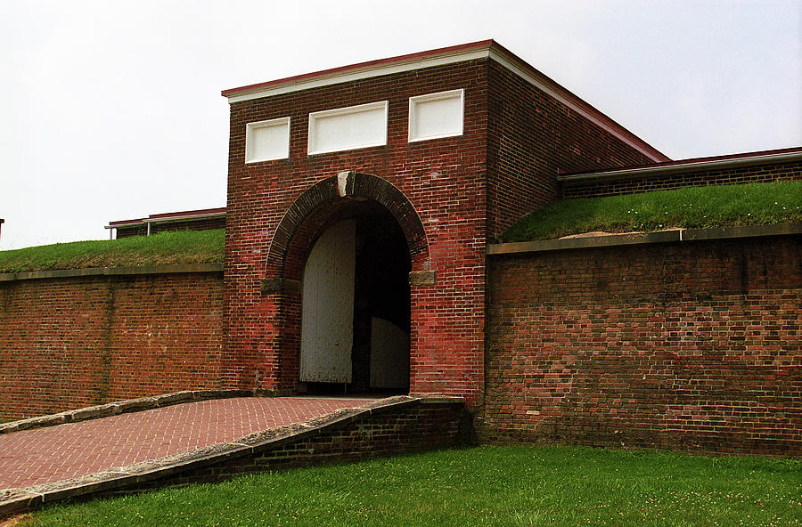 Baltimore - Fort McHenry Entrance 2003 Photograph by Frank Romeo