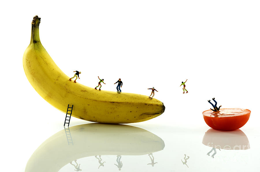 Banana people. Макросъемка банана. Банан Макросъёмка. Фан банан. Скейтборд банан.