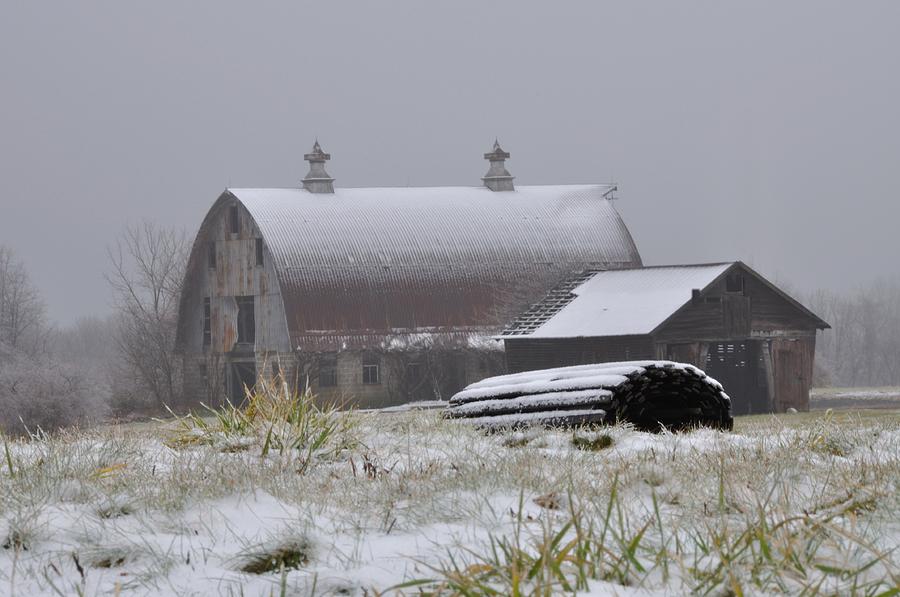 Barn In Winter Photograph by Mark Fuller