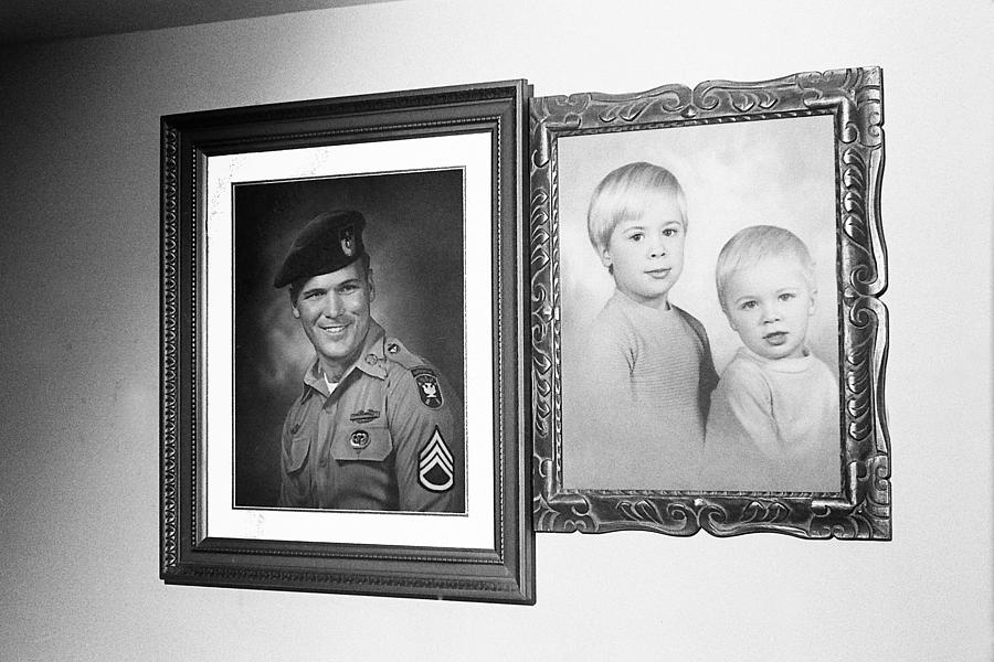 Barry Sadler in Green Beret uniform and sons thor and Baron Tucson Arizona 1971 Photograph by David Lee Guss