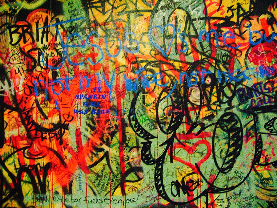 graffiti bathroom