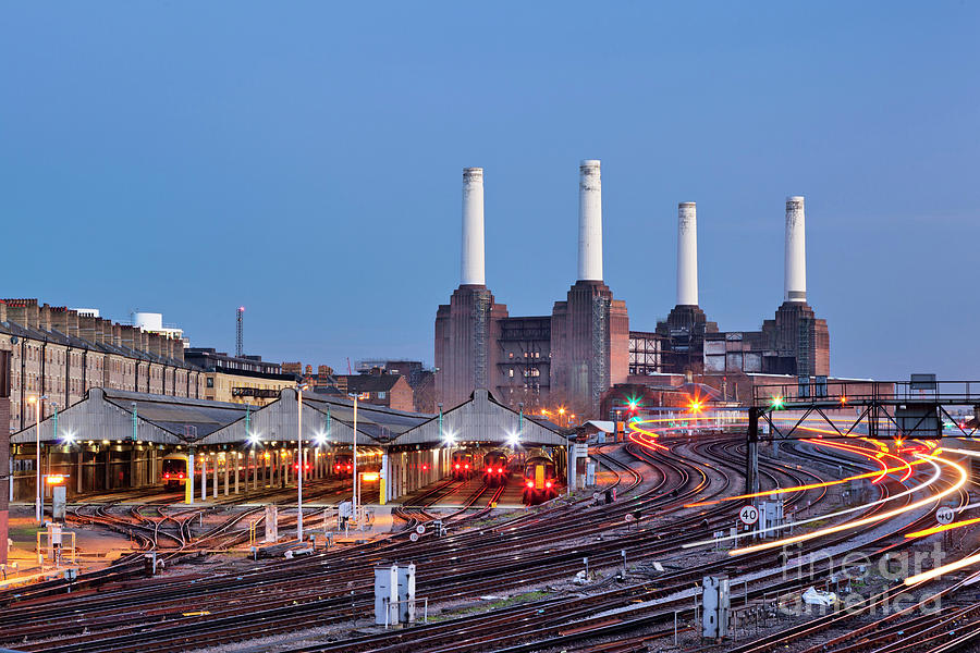 Battersea Power Station Photograph by David Bleeker