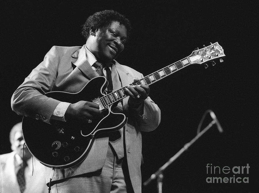 Black And White Photograph - BB King and Lucille by Philippe Taka