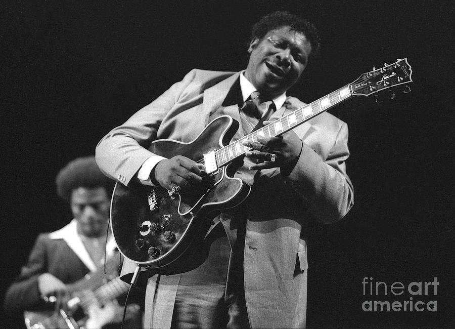 Black And White Photograph - BB King in love with Lucille by Philippe Taka