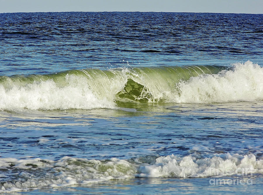 Beach Waves Photograph by D Hackett