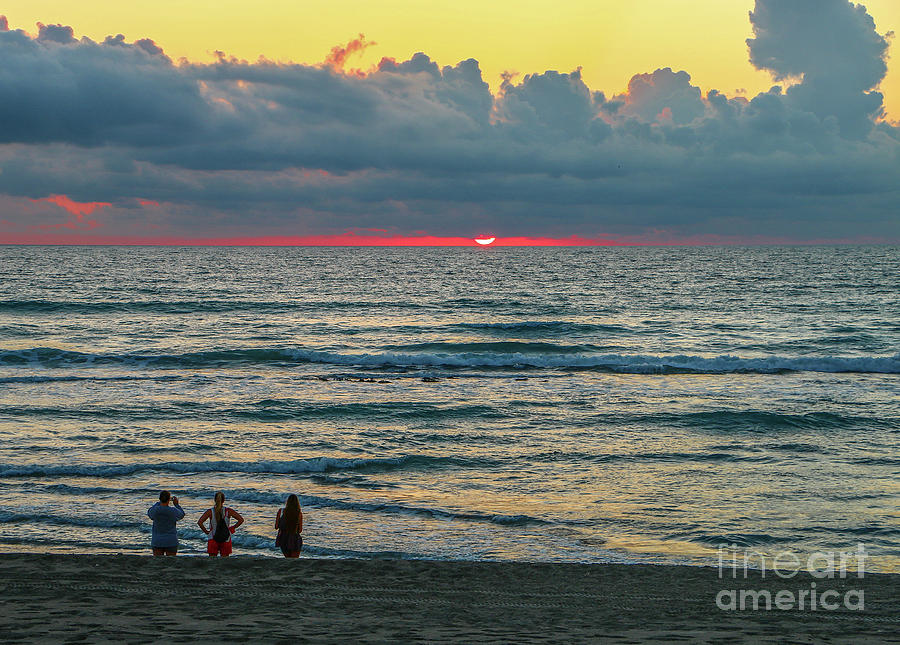 Beachcomber Sunrise Photograph by Tom Claud