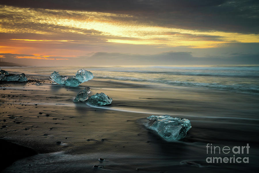 Diamond Beaches of Iceland Jokulsarlon Photograph by Mike Reid