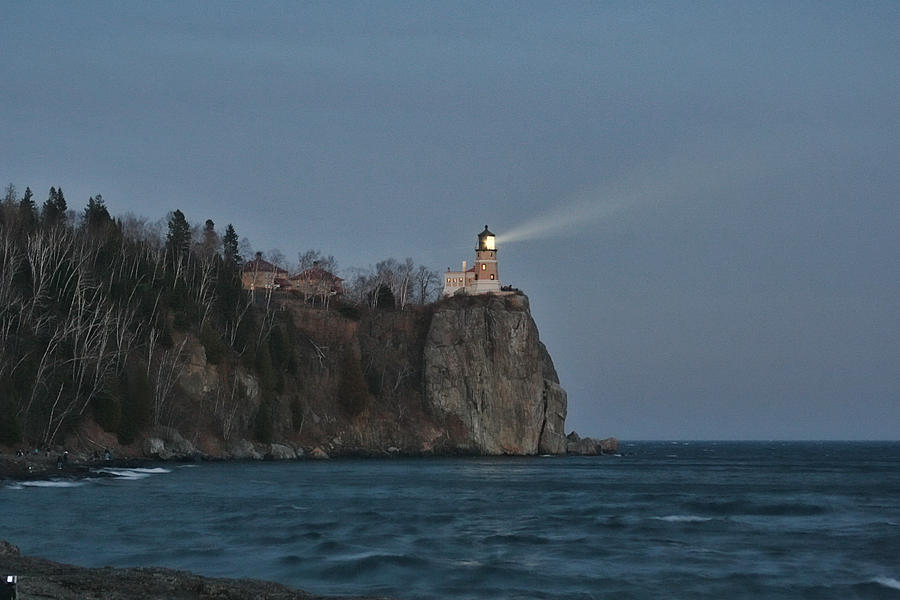 Split Rock Lighthouse Photograph - Beacon Lighting by Laurie Prentice