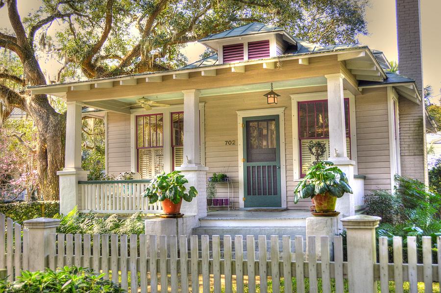 Architecture Photograph - Beaufort Cottage by Linda Covino