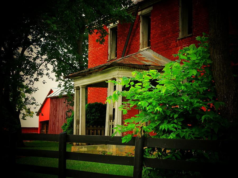 Beautiful Deserted Farm House Photograph by Joyce Kimble Smith