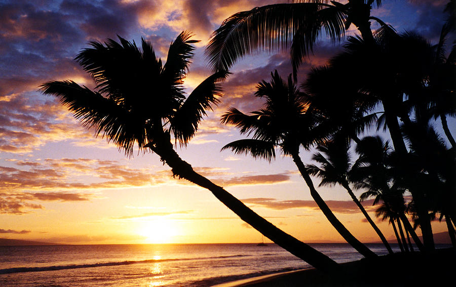 Beautiful tropical Kaanapali sunset on west coast of Maui Hawaii ...