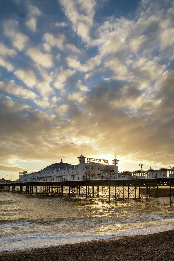 Beautiful Winter sunset landscape of Brighton Pier on the south ...