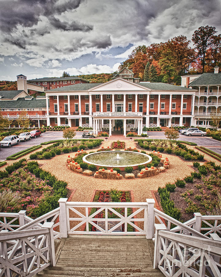 Bedford Springs Hotel Photograph by Timothy Flanigan