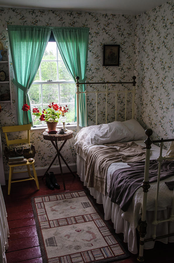 Bedroom at Green Gables Photograph by Rob Huntley