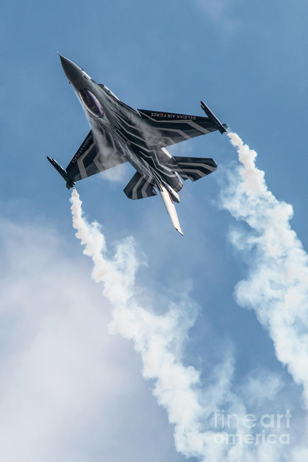 F-16 Digital Art - Belgian F-16 Demo by Airpower Art