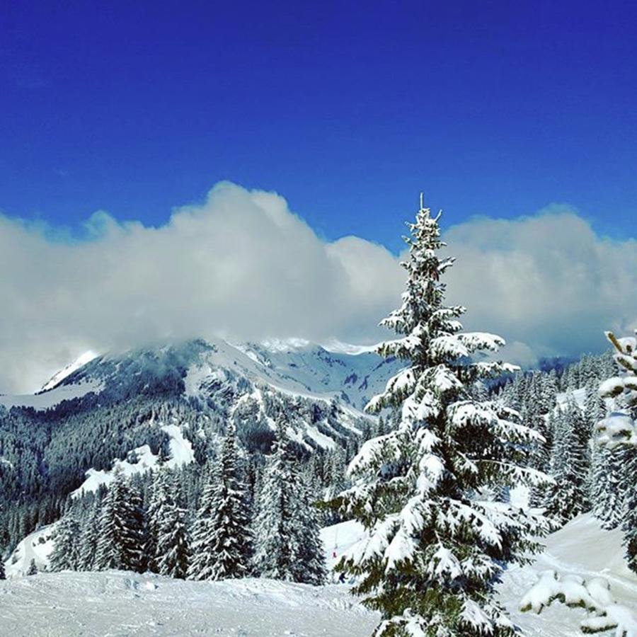 Mountain Photograph - Belle Journée De Ski by Thomas Zimmermann