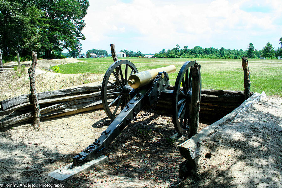 Bentonville Photograph - Bentonville NC Confederate Artillery by Tommy Anderson