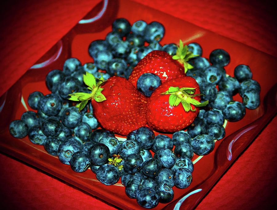 Berries For You Photograph by Cynthia Guinn