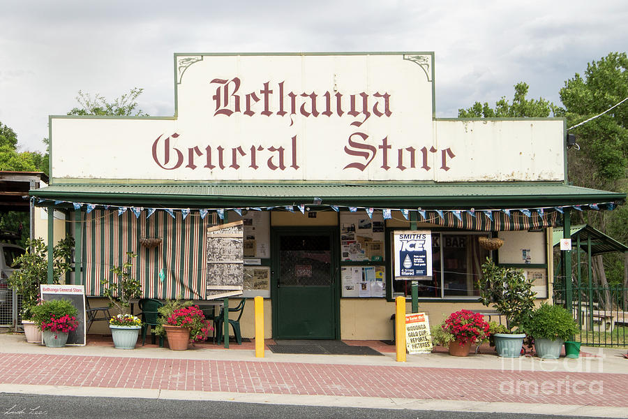 Bethanga General Store Photograph by Linda Lees