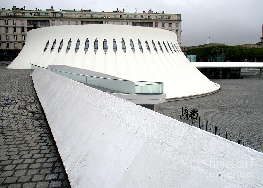 Bibliotheque Oscar Niemeyer 10 Photograph by Randall Weidner