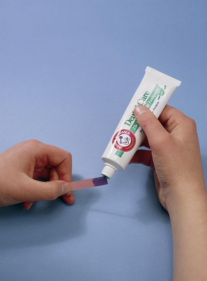 Bicarbonate Of Soda Toothpaste Test Photograph by Andrew Lambert Photography