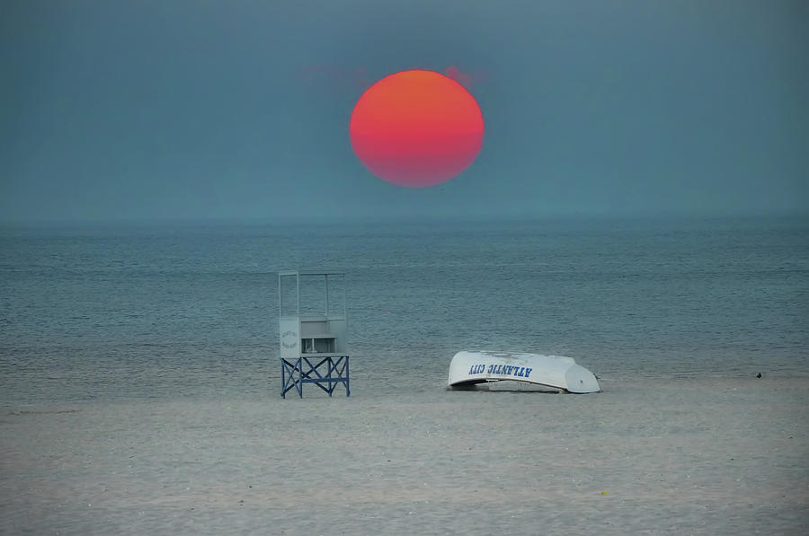 Big Red Sun - Atlantic City Photograph by Bill Cannon