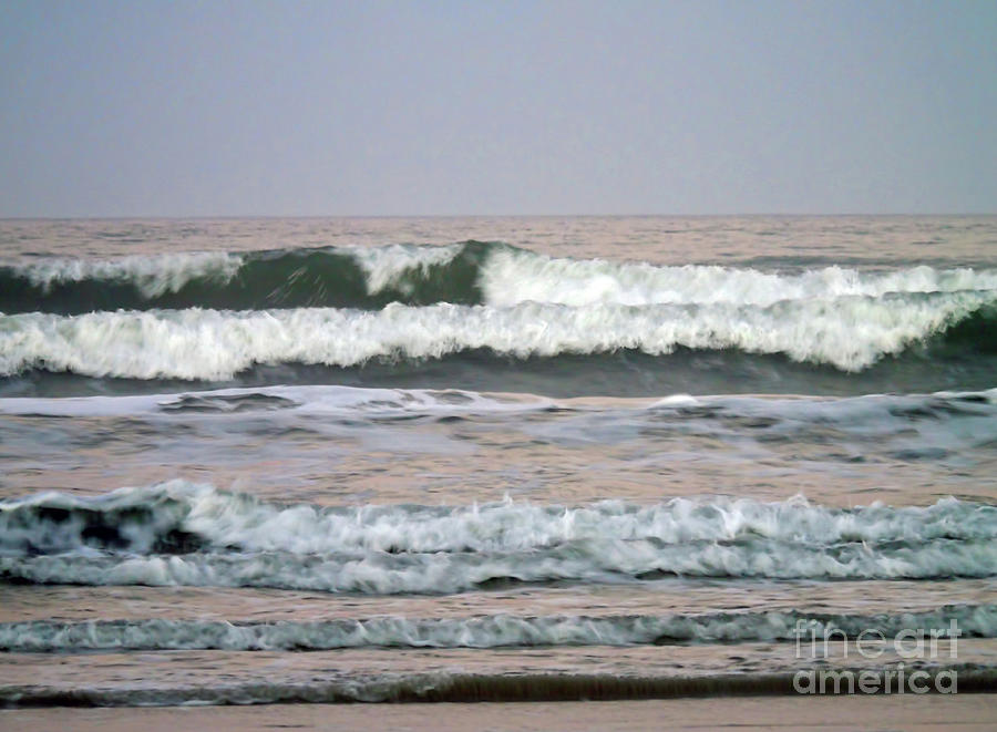 Big Waves At New Smyrna Photograph by D Hackett