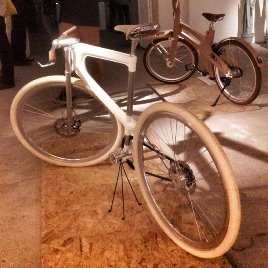 Bikes Com Design Inovador E Materiais Photograph by Carlos Alkmin