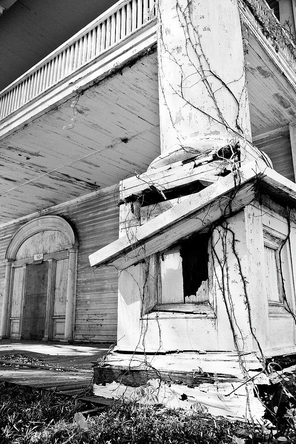 Black and White Dilapidated Home Photograph by Jill Lang
