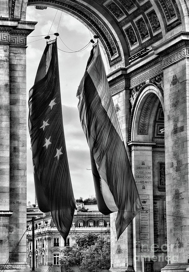 Black Arc de Triomphe Photograph by Chuck Kuhn