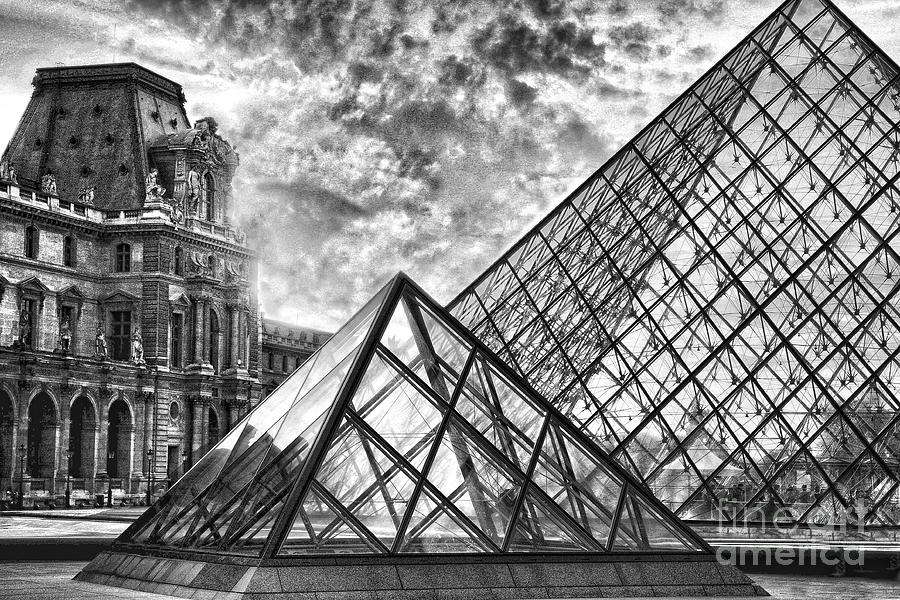 Louvre Black And White