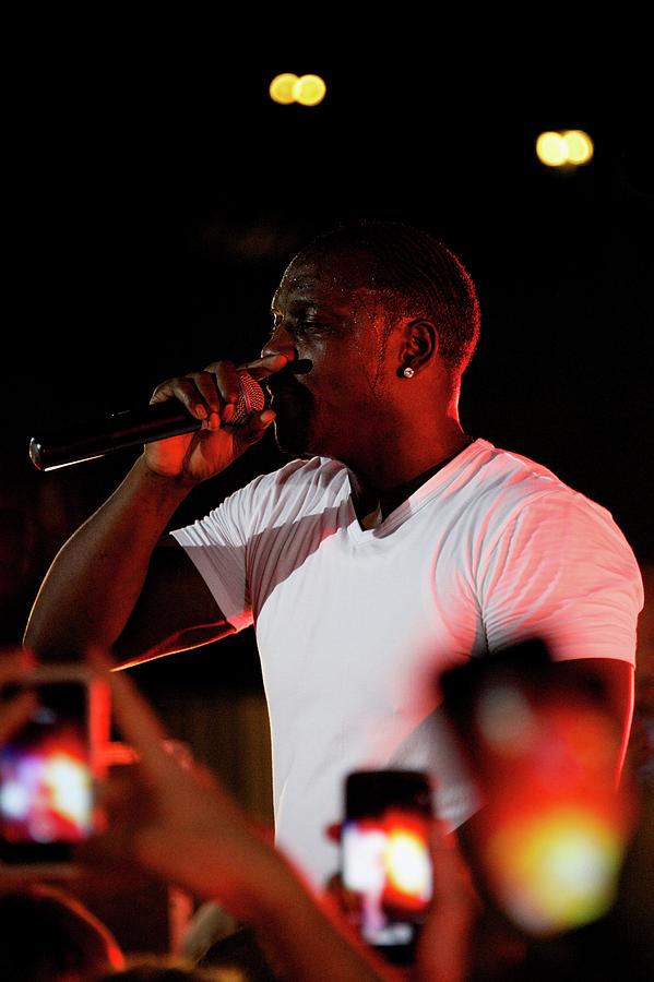 Akon Photograph - Black singer Akon in T-shirt with microphone by Ndp