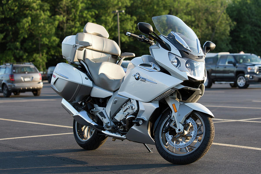 Bmw K1600 Gtl Photograph by Peter Chilelli