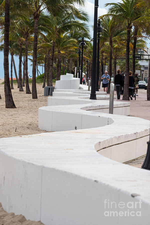 Boardwalk Photograph - Boardwalk Wall in Ft Lauderdale by Les Palenik