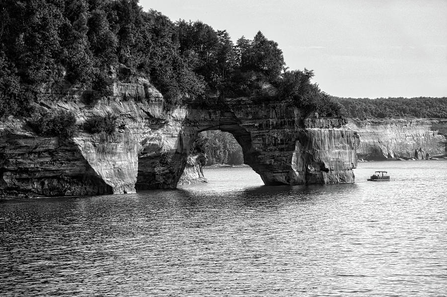 Boating Pictured Rocks National Lakeshore Upper Peninsula Michigan 15 BW Photograph by Thomas Woolworth