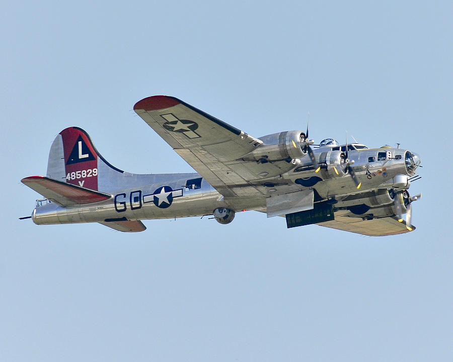 Boeing B-17G Flying Fortress Photograph by Alan Toepfer