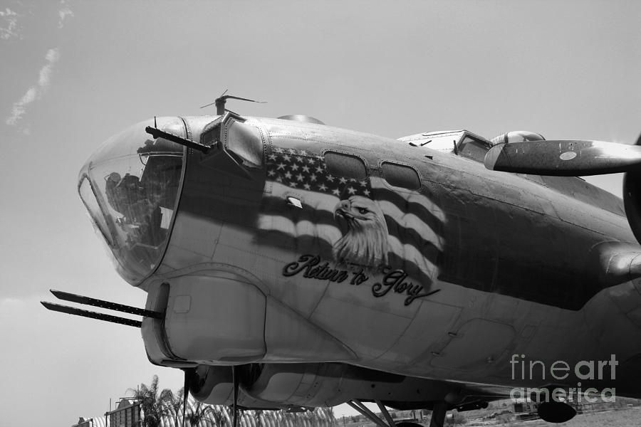 Boeing B 17g Flying Fortress Nose Art Photograph By Tommy Anderson