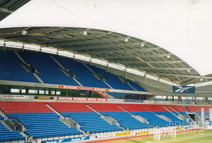 liderazgo Enderezar Naturaleza Bolton Wanderers - Reebok Stadium - North End 1 - August 1998 Photograph by  Legendary Football Grounds - Pixels