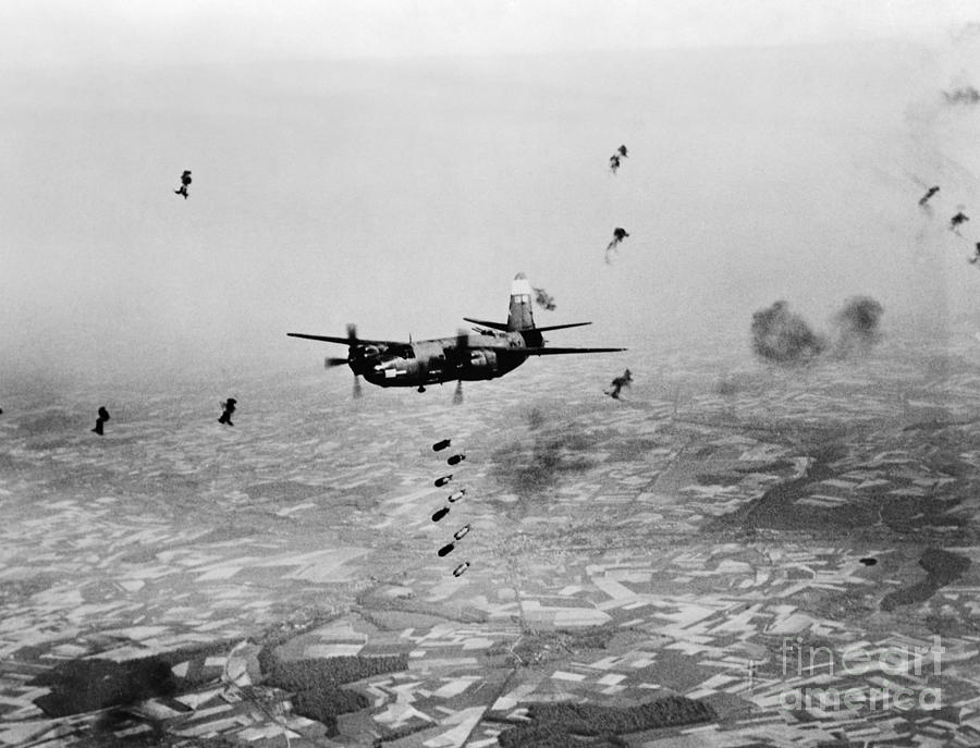 Bombing In Wwii Photograph by H. Armstrong Roberts/ClassicStock