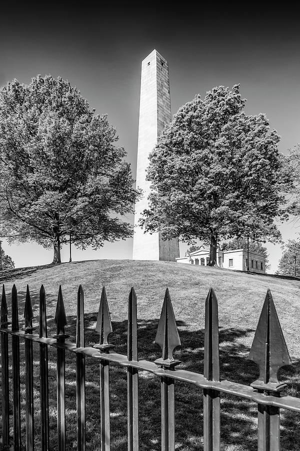 BOSTON Bunker Hill Monument - Monochrom Photograph by Melanie Viola