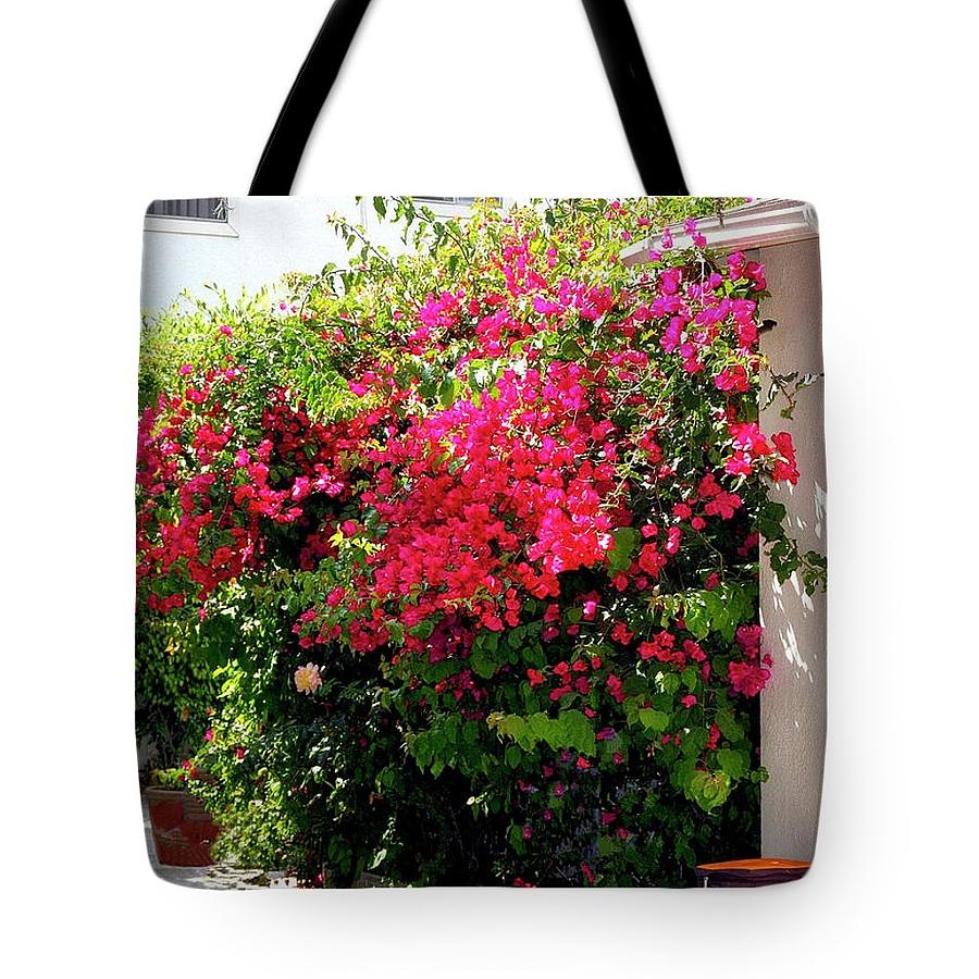 Bougainvillea Courtyard - Tote Photograph by Gene Parks