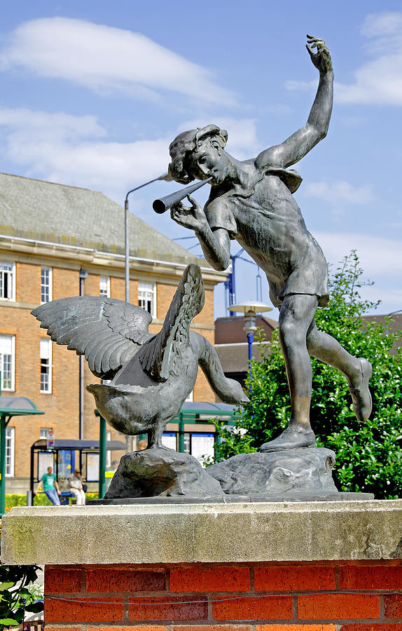 Boy and the Goose Statue - Derby Photograph by Rod Johnson
