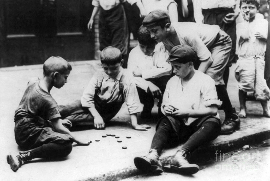 Boys Playing Checkers, Nyc, 20th Century Photograph by Science Source