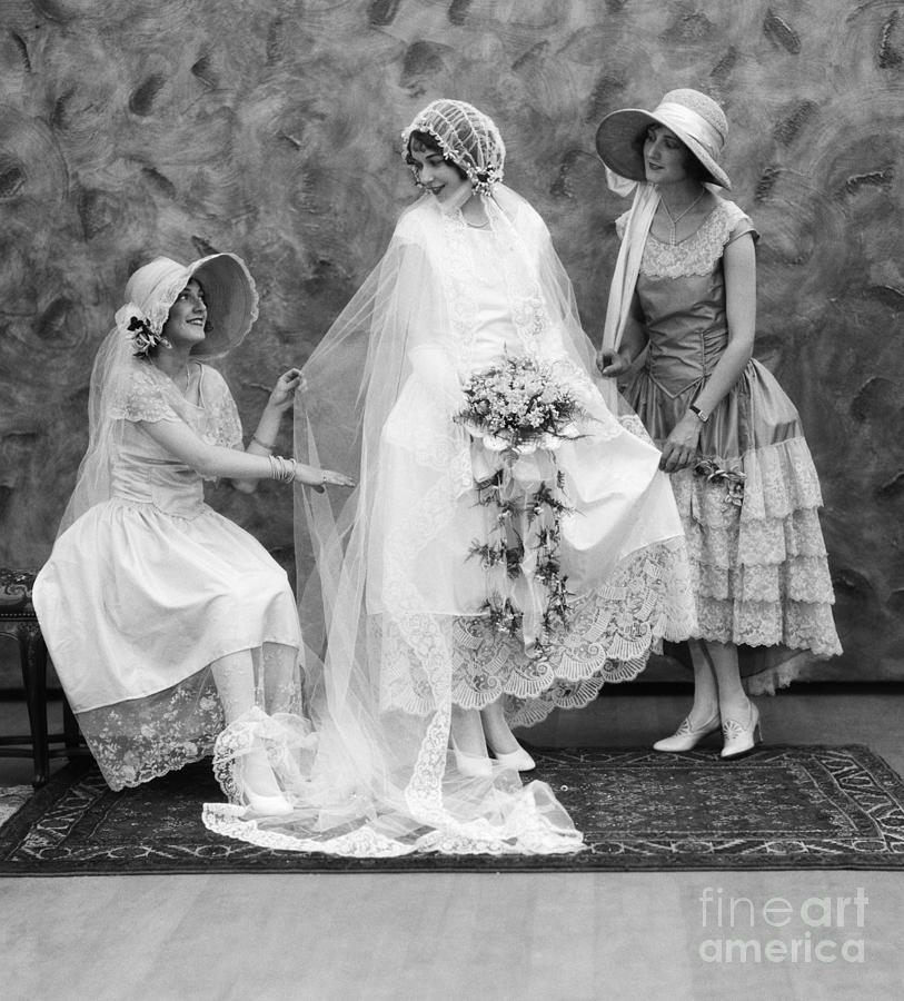 Bride And Bridesmaids, C.1900-10s Photograph by ClassicStock