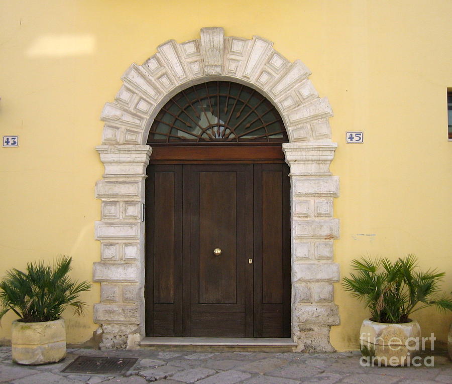 Brindisi by the sea DOOR Photograph by Italian Art
