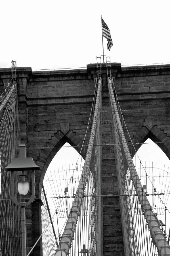 Brooklyn Bridge 02 BW - New York Photograph by Pamela Critchlow