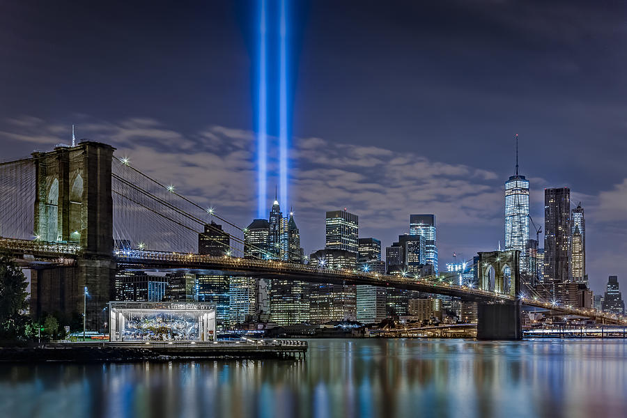 Brooklyn Bridge Photograph - Brooklyn Bridge 911 Tribute by Susan Candelario