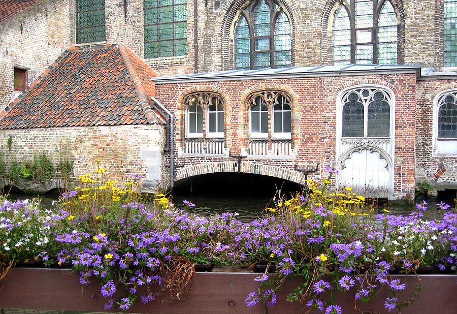 Architecture Photograph - Brugge by Suzanne Krueger