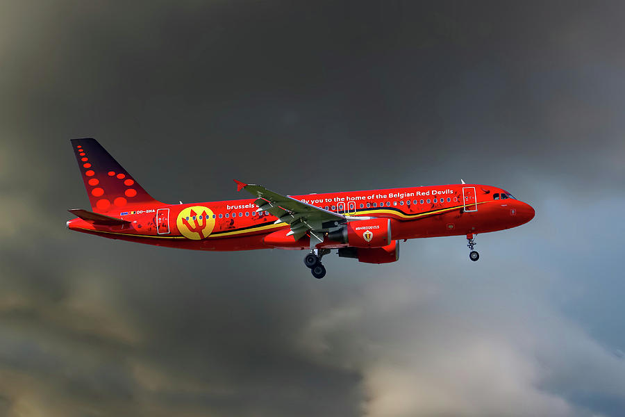 Airbus Photograph - Brussells Airlines Airbus A320-214 by Smart Aviation Airbus Photograph - Brussells Airlines Airbus A320-214 by Smart Aviation